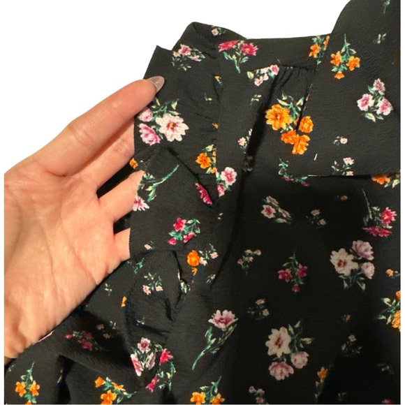 💐Floral Dream Cropped Blouse - Perfect for Fall/Winter! - Picture 3 of 8
